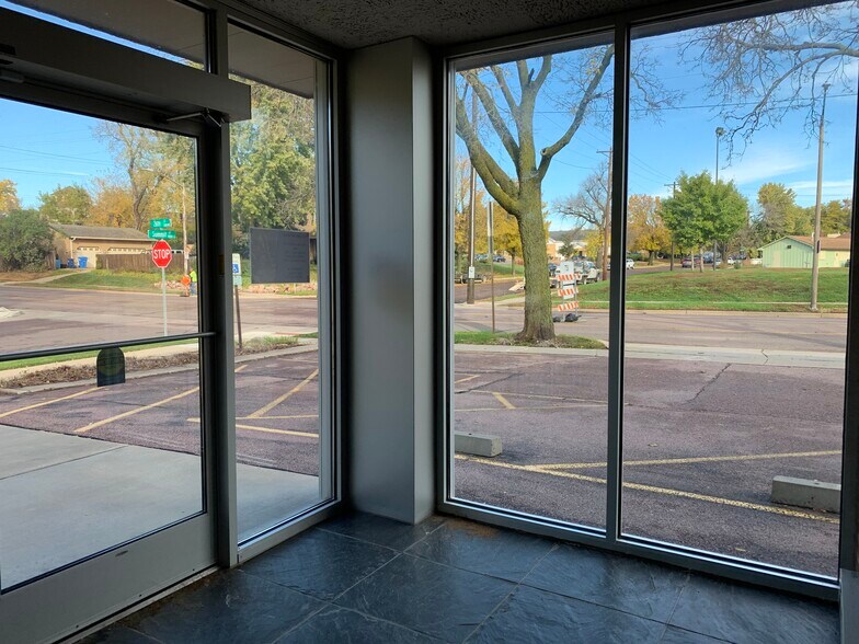 More Photos Of 1800 S Summit Ave, Sioux Falls Office For Lease