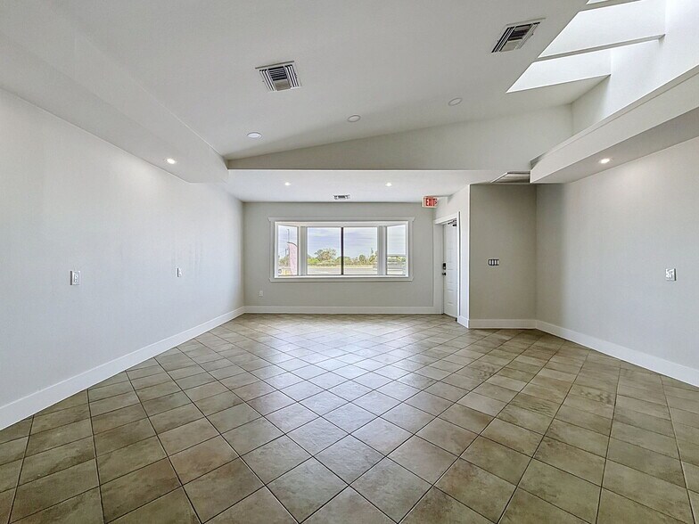More Photos Of 13414 US Highway 19, Hudson Showroom For Lease