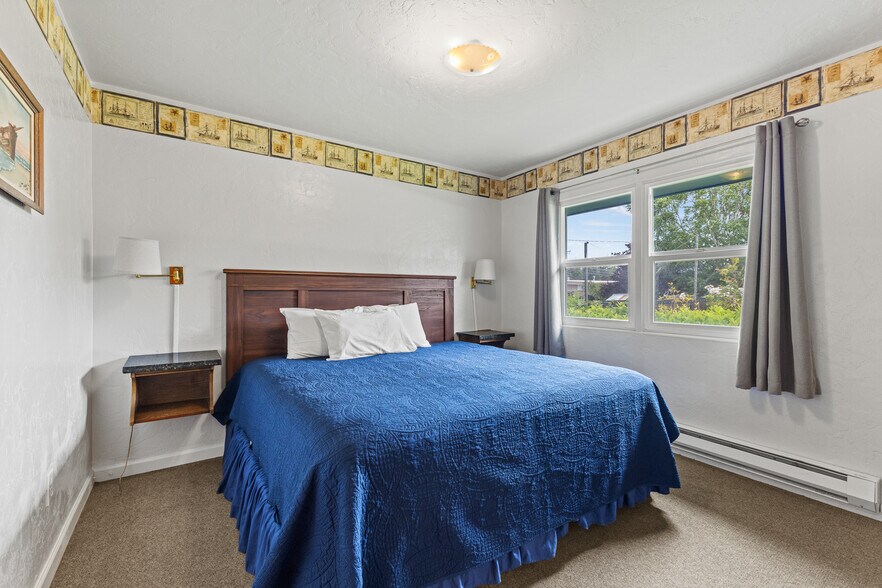 More Photos Of 787 N Central Blvd, Coquille Hotel For Sale