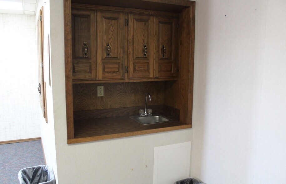 More Photos Of 4310 Oklahoma Ave, Woodward Distribution For Sale