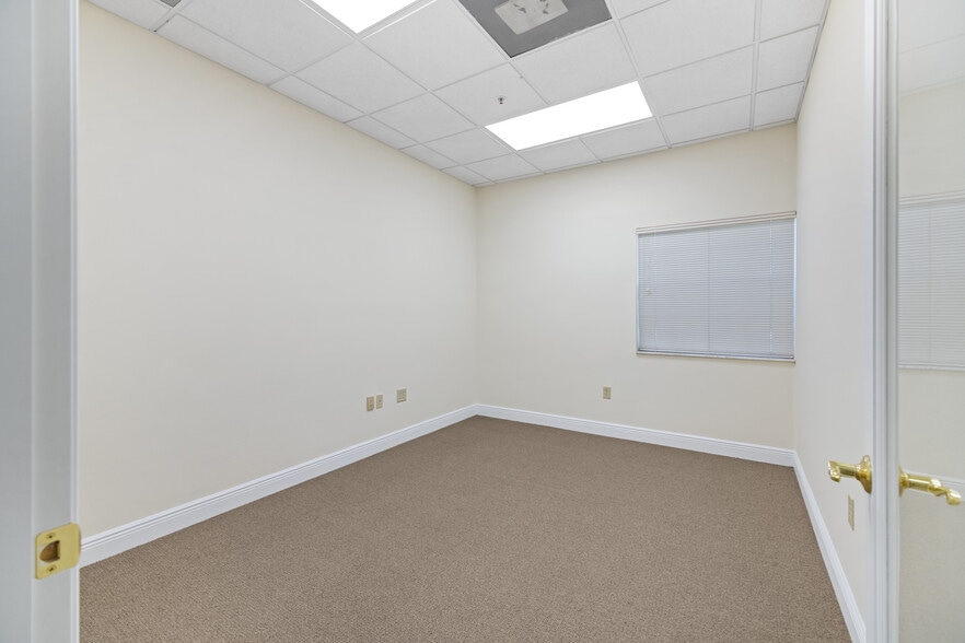 More Photos Of 7100 S Beneva Rd, Sarasota Office For Lease