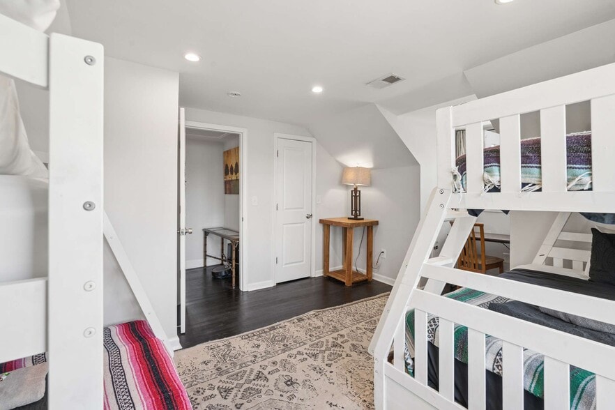 More Photos Of 1860 Penelope Rd NW, Atlanta Hospitality For Sale