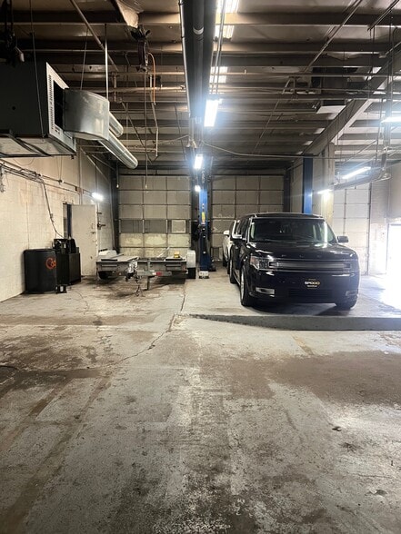 More Photos Of 2101 W Cornell Ave, Englewood Auto Repair For Lease