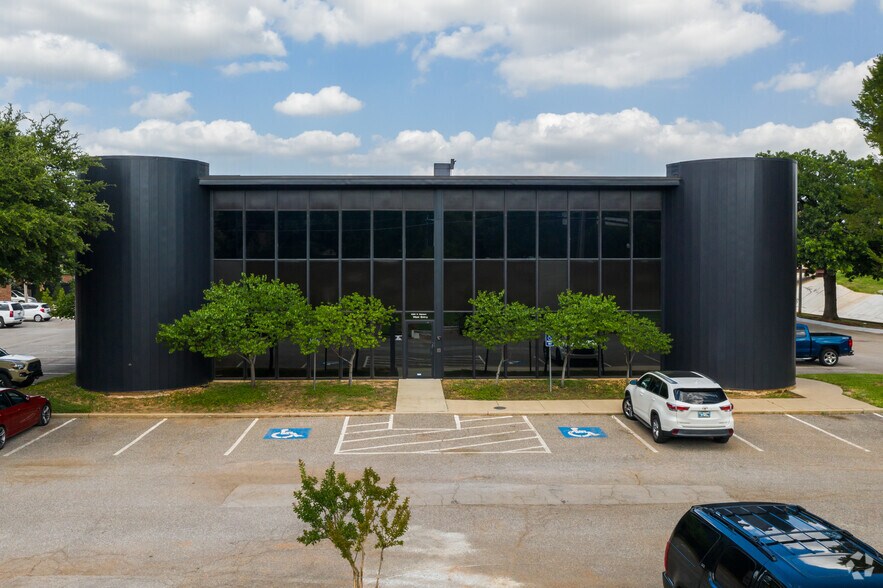 More Photos Of 5500 N Western Ave, Oklahoma City Office For Lease