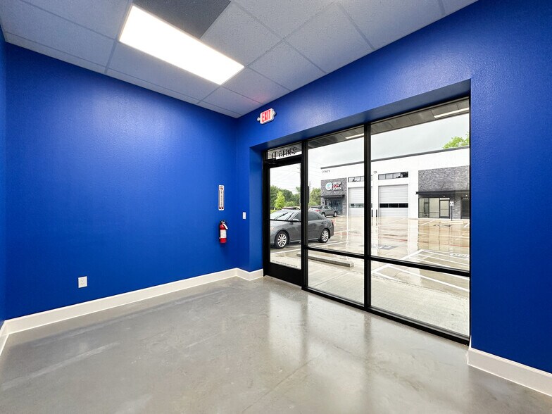 More Photos Of 23645 Gosling Rd, Spring Flex For Lease