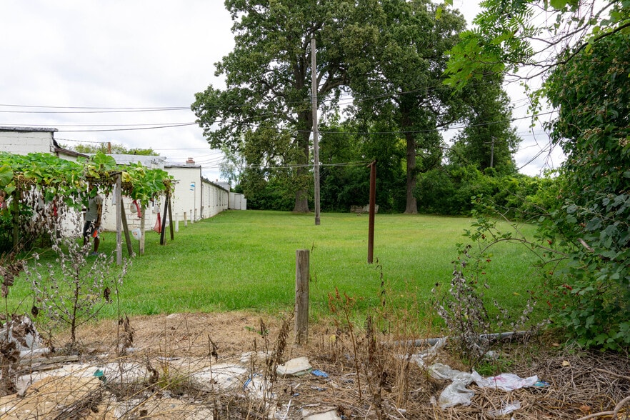 More Photos Of 27527 Telegraph Rd, Flat Rock Hotel For Sale