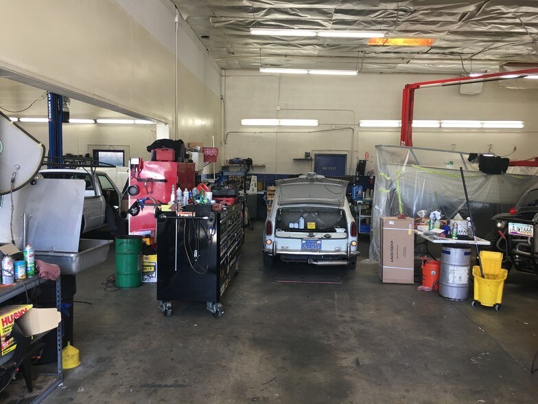 More Photos Of 146 Vinewood St, Escondido Warehouse For Lease