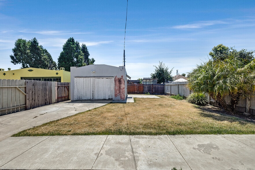 More Photos Of 1755 Washington Ave, San Leandro Bar For Sale