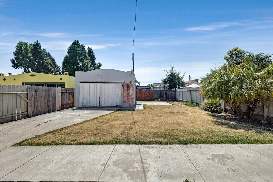 More Photos Of 1755 Washington Ave, San Leandro Bar For Sale