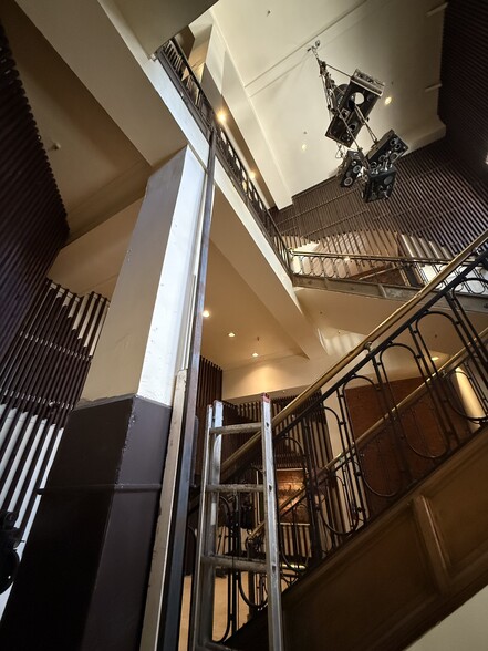 More Photos Of 529 S Broadway, Los Angeles Loft Creative Space For Lease