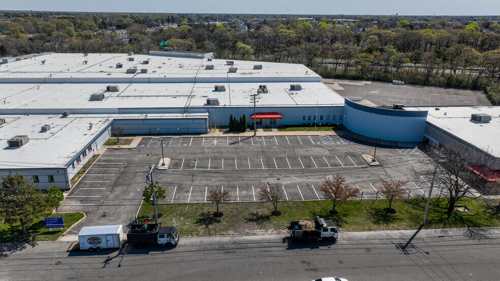 Primary Photo Of 120 Adams Blvd, Farmingdale Warehouse For Lease