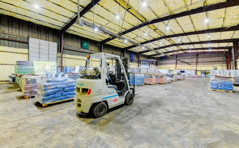 More Photos Of 819 Industrial Rd, Centerville Manufacturing For Sale