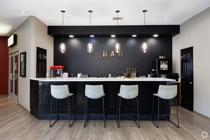 More Photos Of 500 Saluki Blvd, Carbondale Apartments For Sale