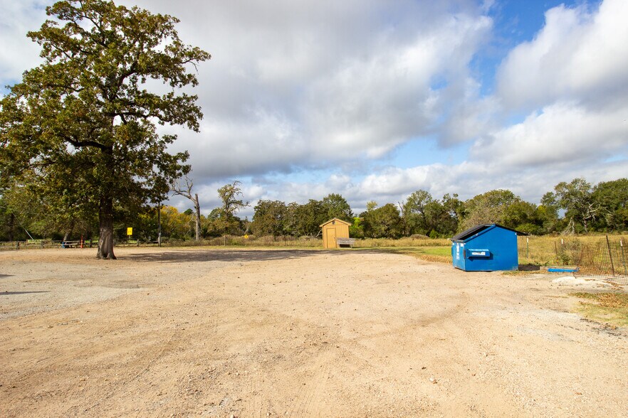 More Photos Of 47506 US-290 BUS, Hempstead Convenience Store For Sale