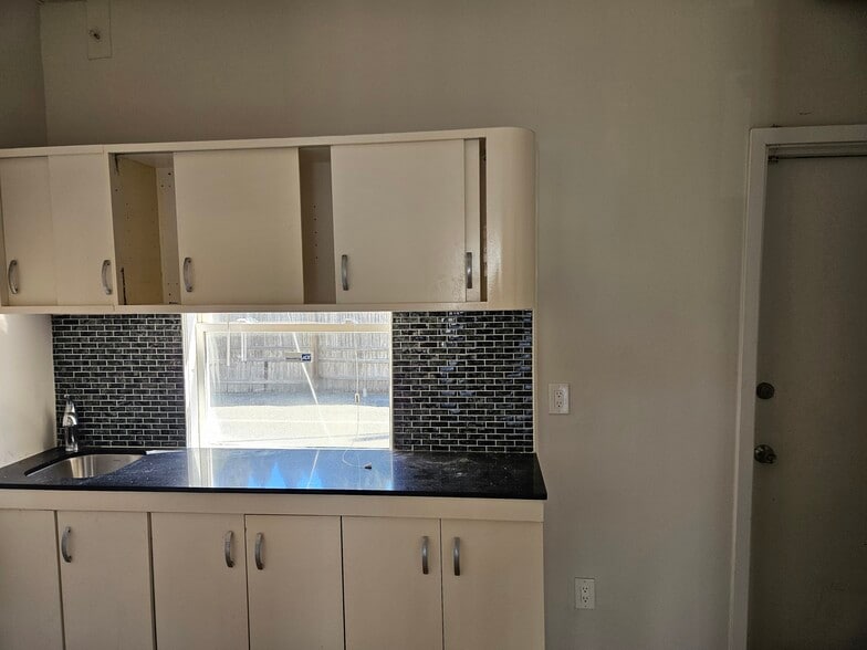 More Photos Of 1358-1360 Willis Ave, Albertson Freestanding For Sale