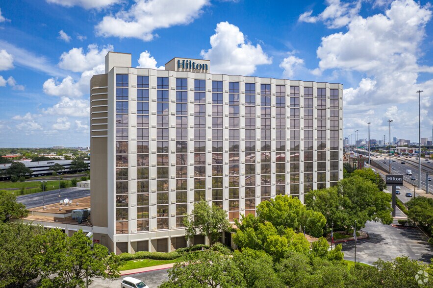 More Photos Of 6780 Southwest Fwy, Houston Multifamily For Sale