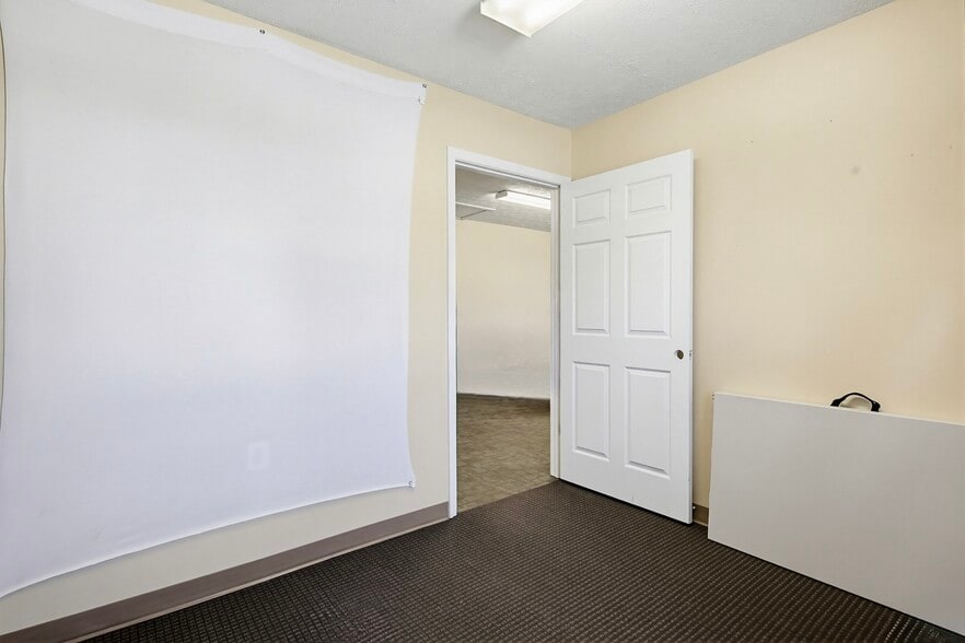 More Photos Of 1584 Deer Park Rd, Finksburg Warehouse For Lease