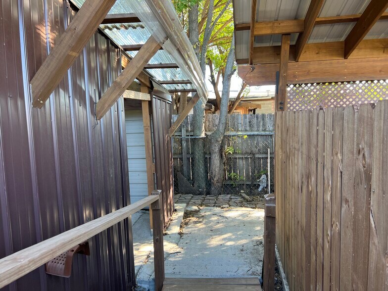 More Photos Of 804 S Bailey Ave, North Platte Flex For Sale