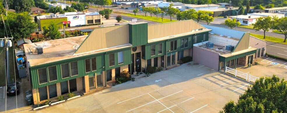 More Photos Of 2 E 11th St, Edmond Office For Sale
