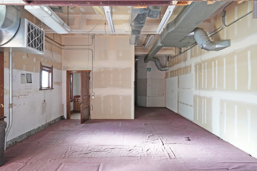 More Photos Of 104 W Yakima Ave, Yakima General Retail For Lease