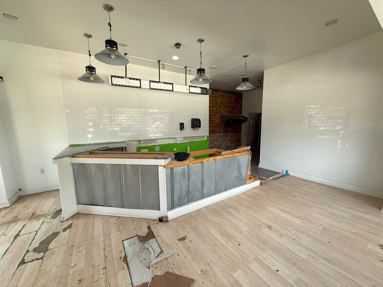 More Photos Of 1380 H St NE, Washington Storefront Retail Residential For Sale