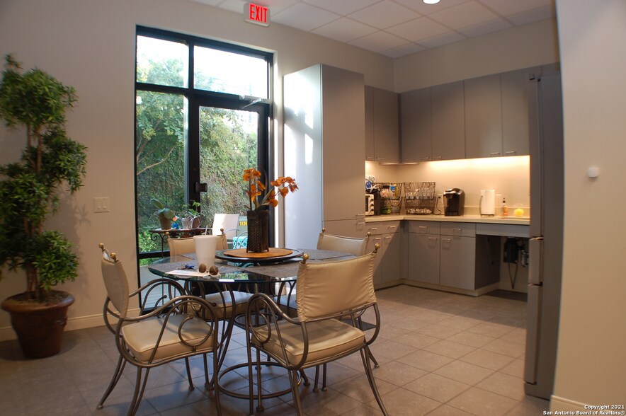 More Photos Of 6827 Camp Bullis Rd, San Antonio Medical For Lease