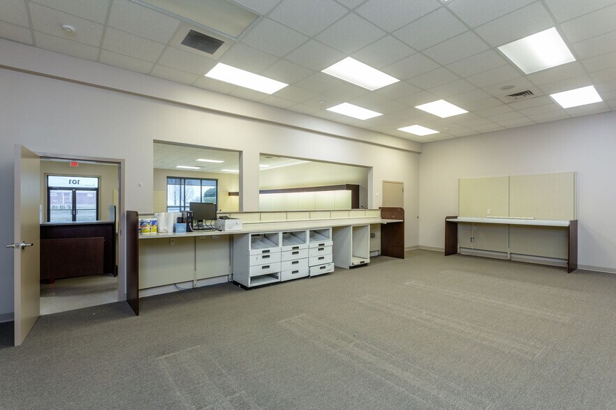 More Photos Of 16 Gosnell, Staunton Medical For Sale