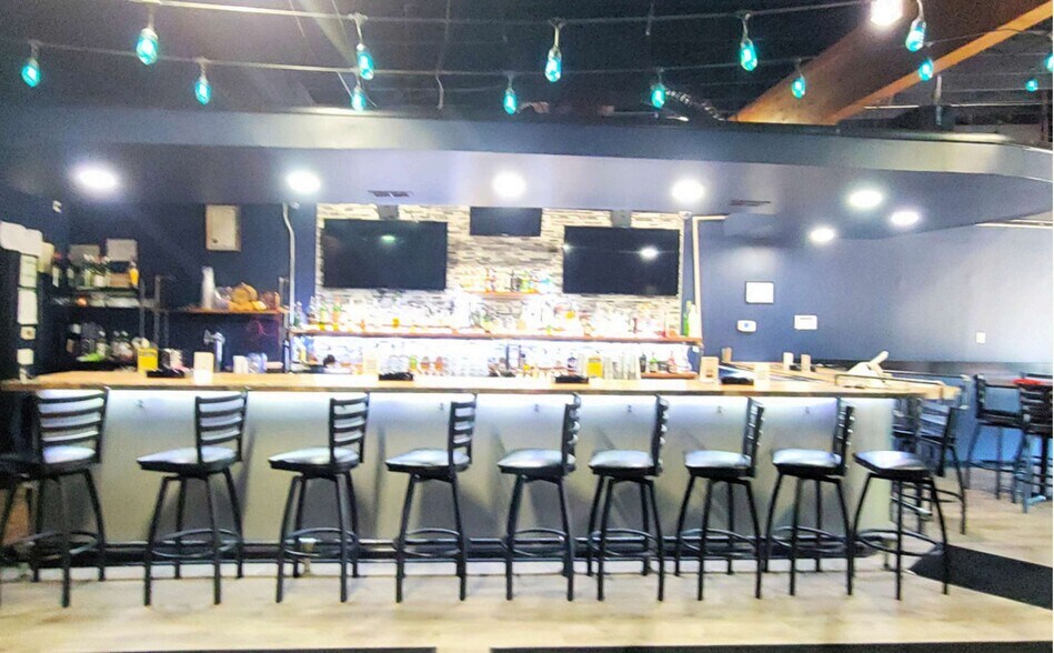 More Photos Of 33409-33425 Grand River Ave, Farmington Office For Sale