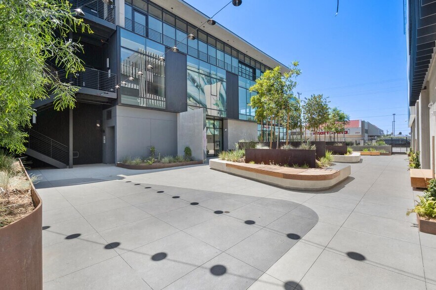 More Photos Of 2922 Crenshaw Blvd, Los Angeles Office For Lease
