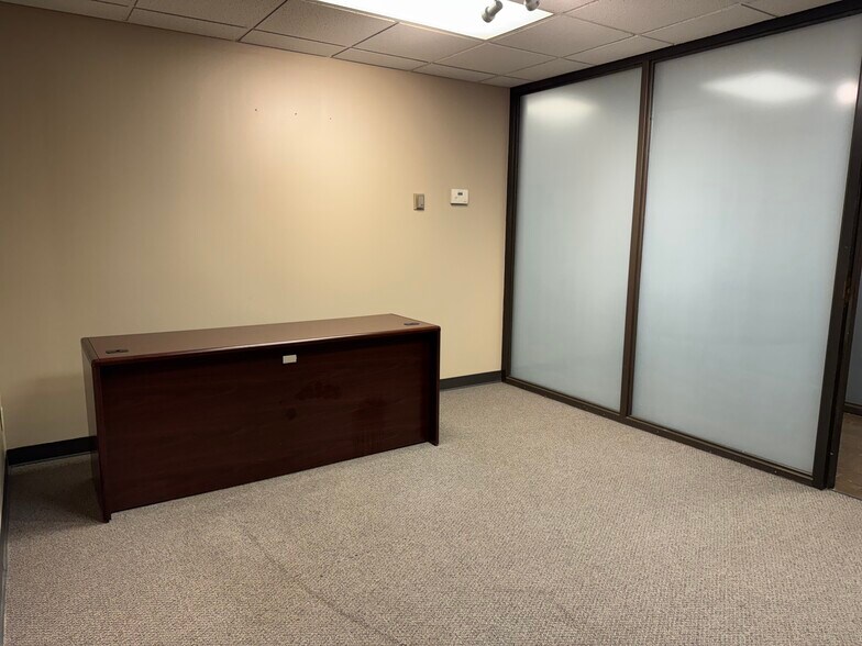 More Photos Of 1703 E Skelly Dr, Tulsa Office For Lease