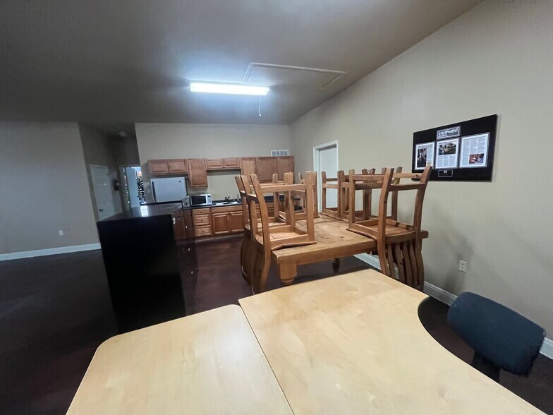More Photos Of 800 County Road 257, Liberty Hill Warehouse For Lease