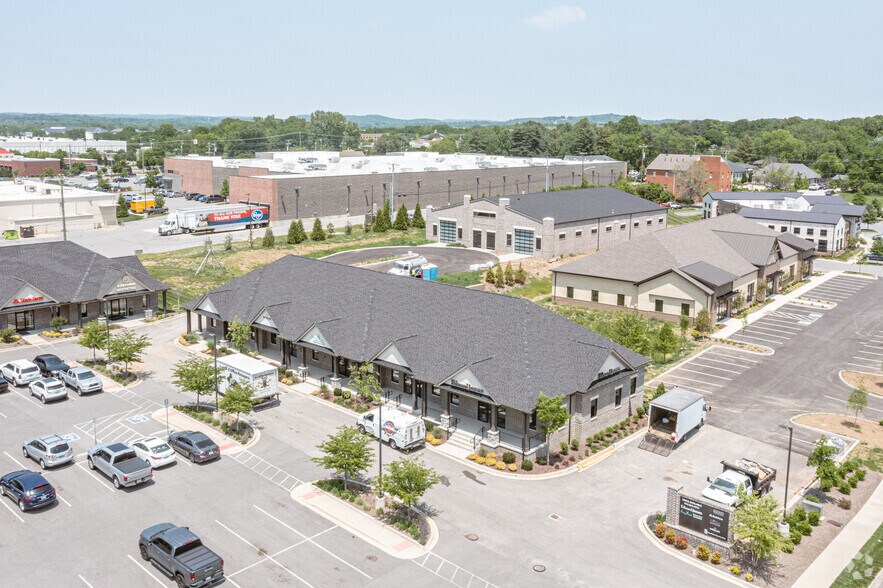 More Photos Of 132 Maple Row Blvd, Hendersonville Medical For Lease