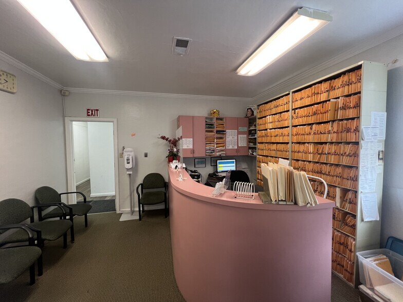 More Photos Of 160 Waverly Pl, San Francisco Storefront Retail Office For Lease