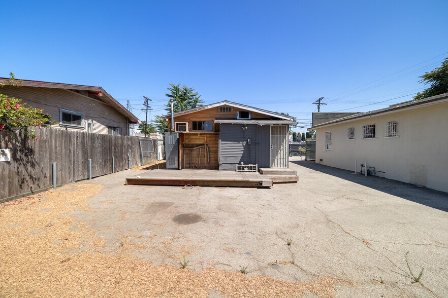 More Photos Of 11306 Burbank Blvd, North Hollywood Storefront Retail Residential For Lease