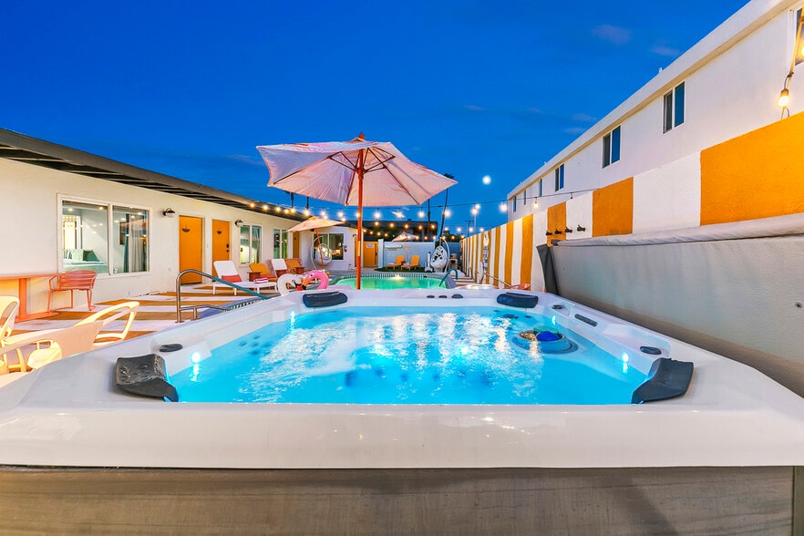 More Photos Of 1339 N Indian Canyon Dr, Palm Springs Hotel For Sale