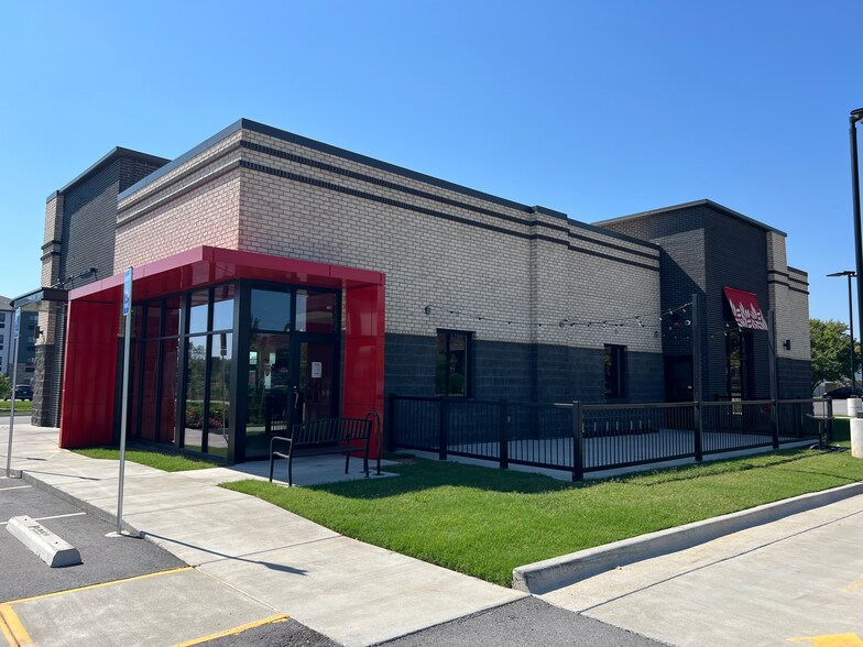 Primary Photo Of 1500 SE Eagle Way, Bentonville Restaurant For Sale