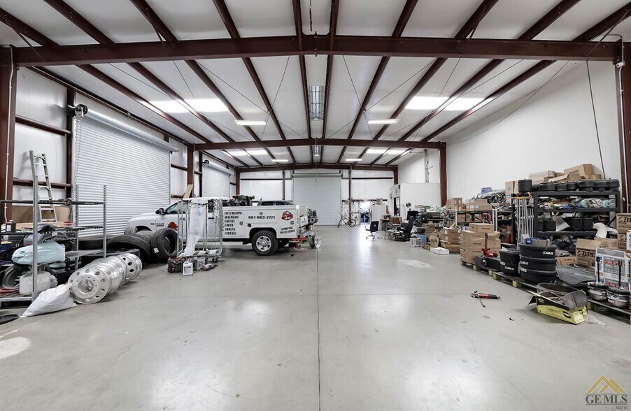 More Photos Of 701 Rooster Dr, Bakersfield Warehouse For Sale