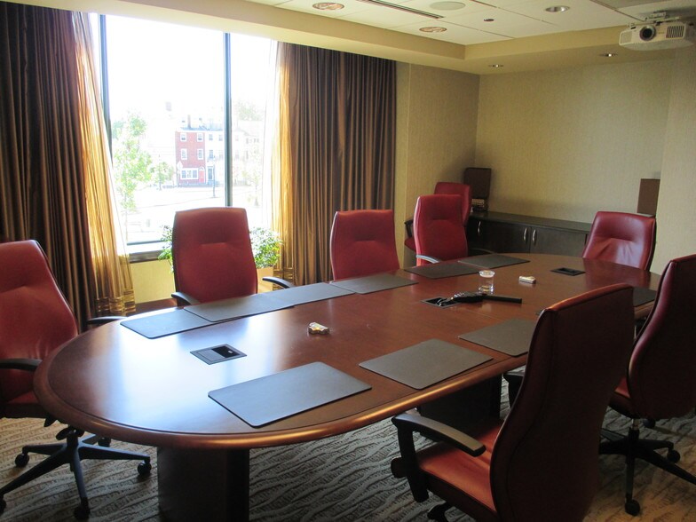 More Photos Of 1 Harbour Pl, Portsmouth Office For Lease