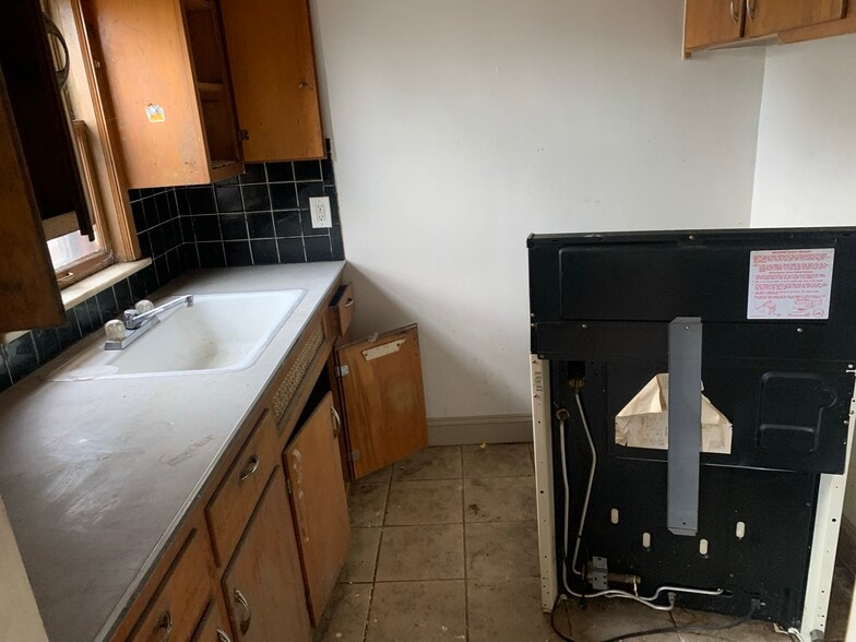 More Photos Of 2521 Noble Rd, Cleveland Heights Apartments For Sale
