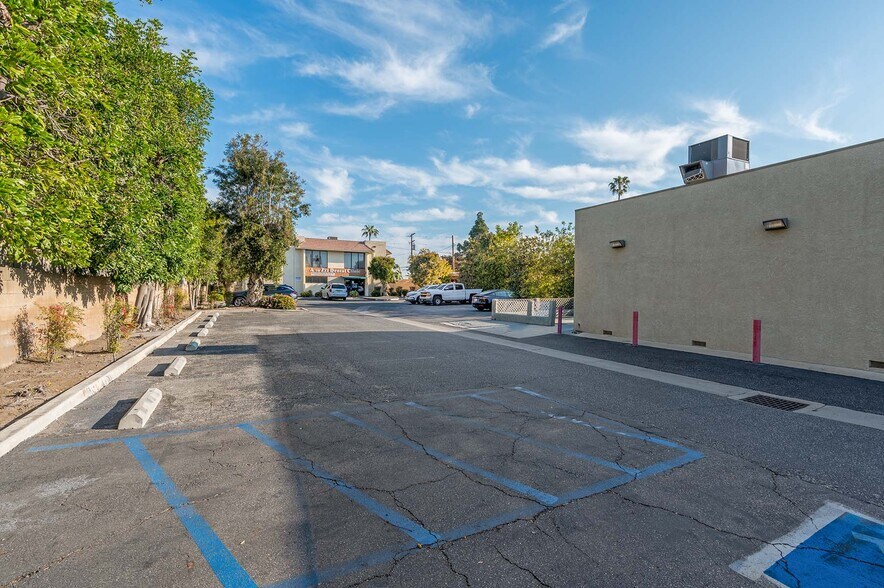 More Photos Of 5631 Lincoln Ave, Cypress Medical For Lease
