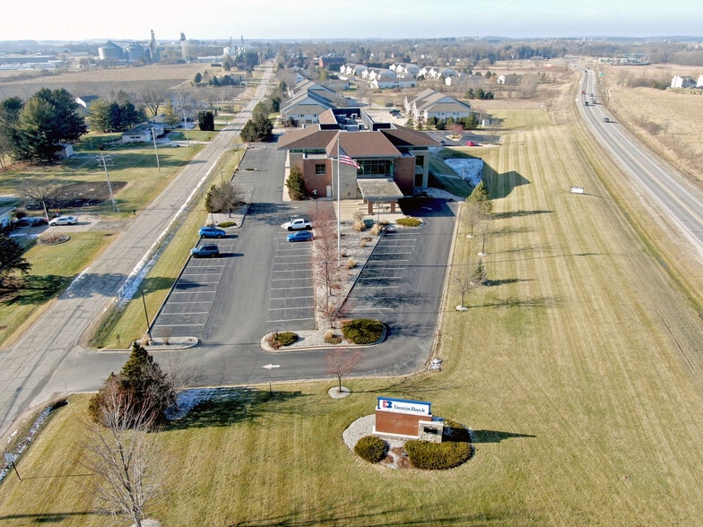 More Photos Of W1046 Marietta Ave, Ixonia Office For Lease