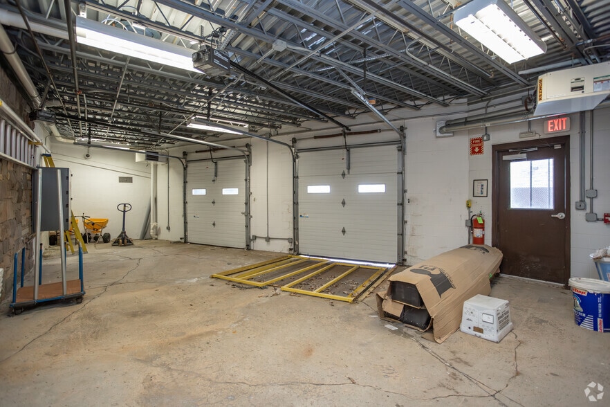 More Photos Of 2501 Wilmington Rd, New Castle Office For Sale