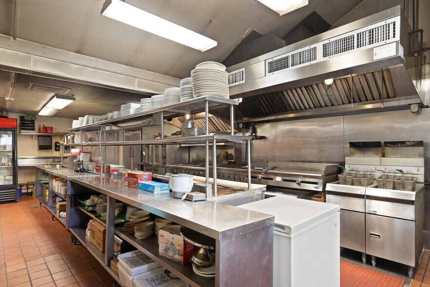 More Photos Of 251 Hampstead St, Methuen Flex For Sale