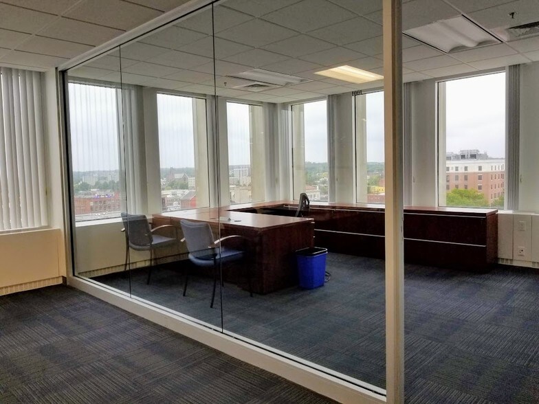 More Photos Of 1500 Main St, Springfield Medical For Lease