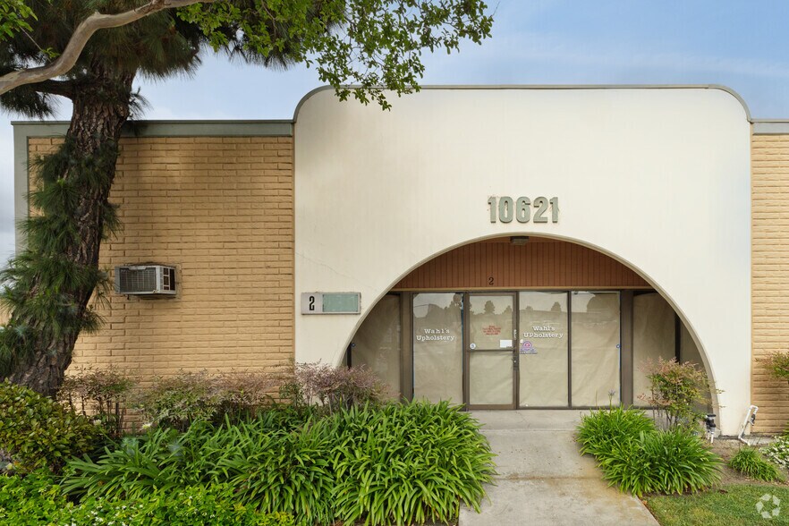 More Photos Of 10621 Bloomfield St, Los Alamitos Unknown For Lease