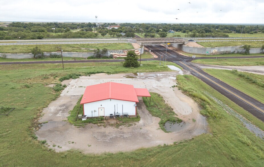 More Photos Of 503 S 5th St, Goree General Retail For Sale