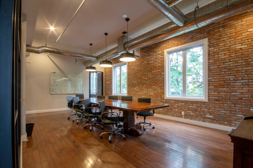 More Photos Of 15 Wellington St N, Hamilton Office For Sale