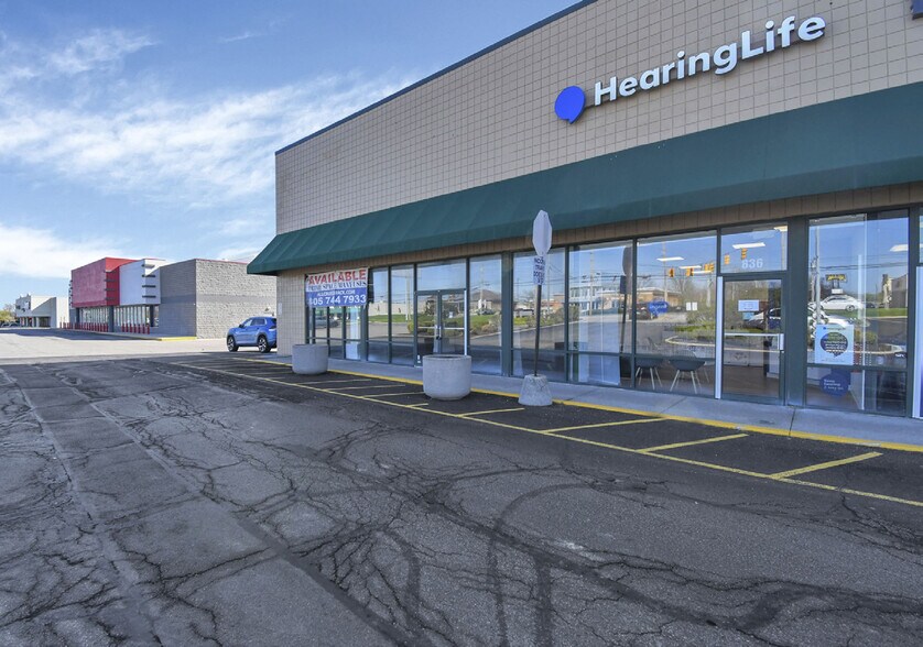 More Photos Of 832-840 N Lexington Springmill Rd, Mansfield General Retail For Lease