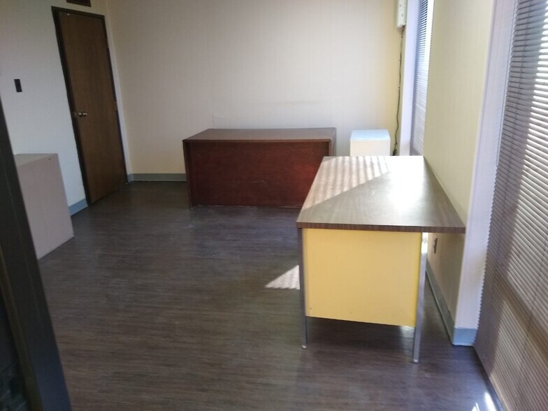 More Photos Of 1039 N Interstate 35E, Carrollton Research And Development For Lease