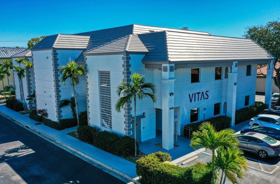 Primary Photo Of 4980-4984 Tamiami Trl N, Naples Medical For Lease